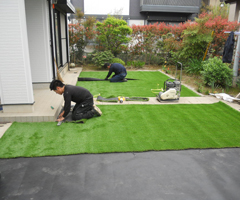 ④ 敷き並べて端部カット