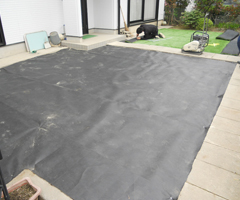 ③ 防草シート敷設